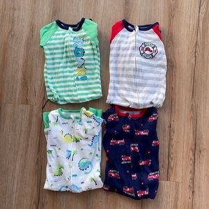 ❤️SOLD ❤️ 4 PAJAMAS used like a new. Size 12M. 100% cotton.